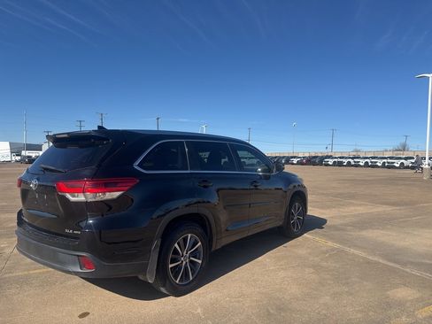 Used 2018 Toyota Highlander XLE image 14