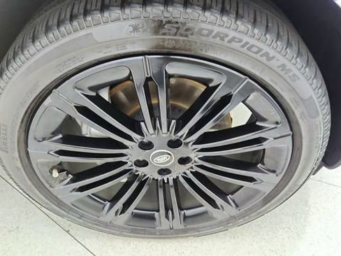 Used 2025 Land Rover Range Rover SE image 56