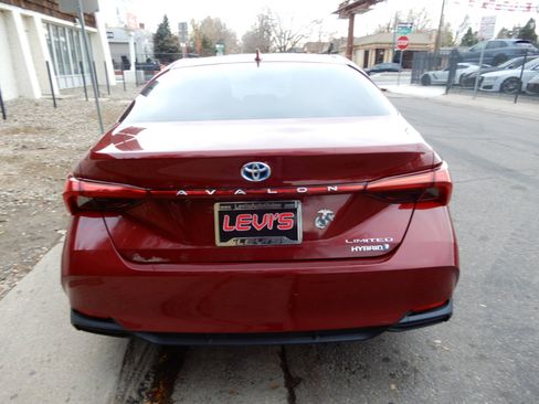 Used 2019 Toyota Avalon Limited image 6