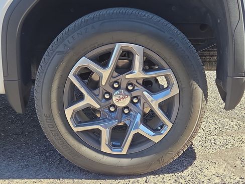 Used 2024 GMC Sierra 1500 SLT image 5