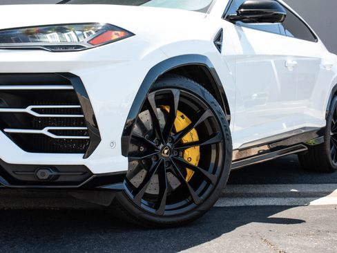 Used 2020 Lamborghini Urus image 22