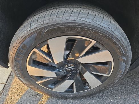 Used 2024 Volkswagen Atlas Cross Sport SE image 5