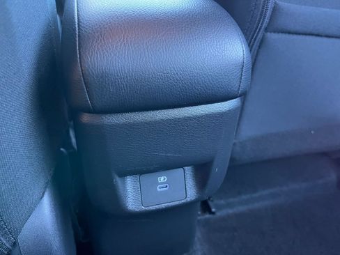 Used 2025 Nissan Versa SV FWD image 21