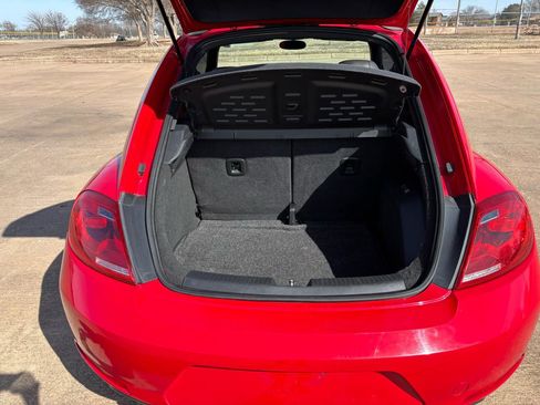 Used 2013 Volkswagen Beetle TDI image 27
