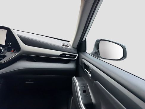 Used 2023 Toyota Highlander XLE image 19
