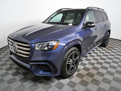 Used 2025 Mercedes-Benz GLS 450 4MATIC image 1