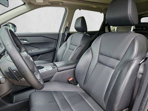 Used 2025 Nissan Rogue SV w/ SV Premium Package FWD image 16