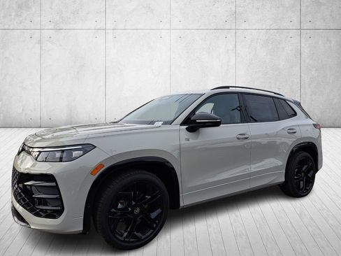 New 2026 Volkswagen Tiguan SE R-Line image 1