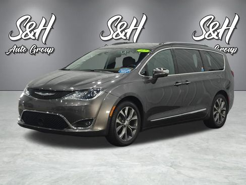 Used 2017 Chrysler Pacifica Limited FWD image 17