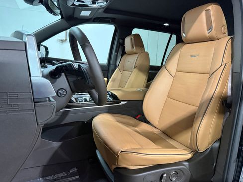 Certified 2026 Cadillac Escalade Luxury image 24