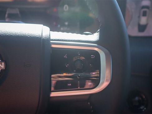 New 2025 Nissan Armada SL w/ Captain's Chari Seat Package image 11