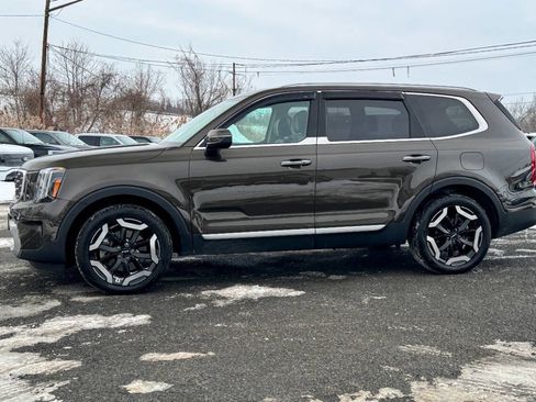 Used 2023 Kia Telluride S image 6