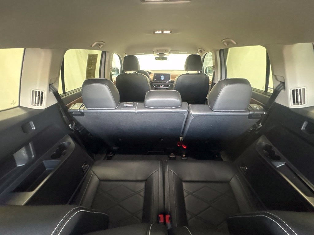 Used 2025 Volkswagen Atlas SE AWD/4WD image 12