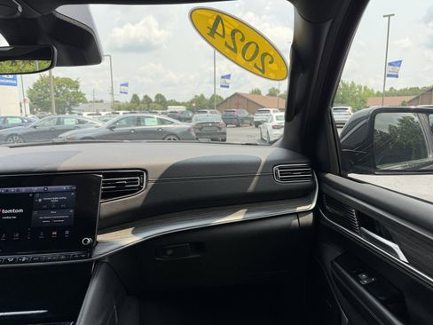 Used 2024 Jeep Wagoneer L Series III w/ Flexible Seating Group AWD/4WD image 26