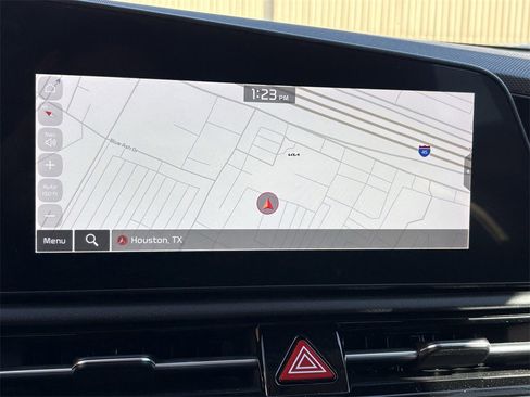 Used 2023 Kia Niro SX Touring image 19