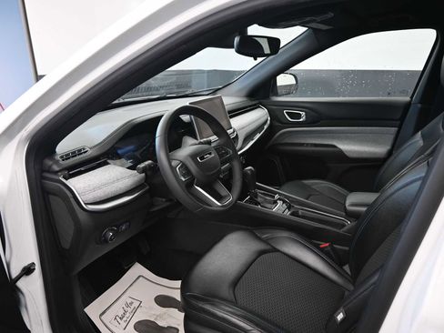 Used 2023 Jeep Compass Latitude image 19