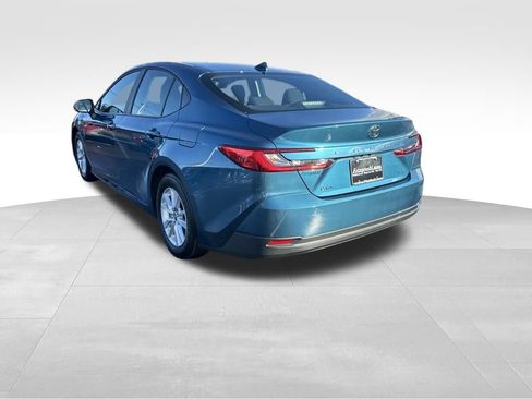 Used 2025 Toyota Camry LE image 5