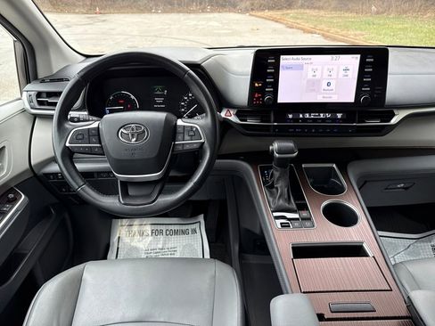 Used 2024 Toyota Sienna XLE image 22