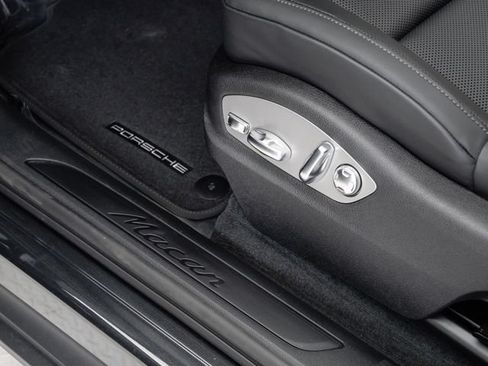 Certified 2026 Porsche Macan AWD/4WD image 11