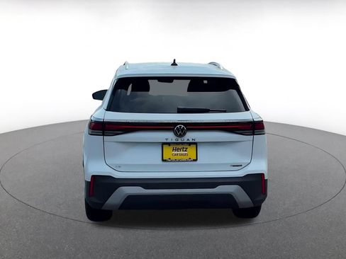 Used 2026 Volkswagen Tiguan SE AWD/4WD image 10