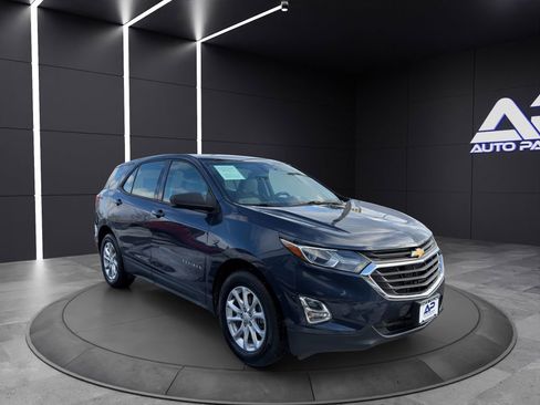 Used 2018 Chevrolet Equinox LS image 3