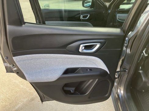 Certified 2023 Jeep Compass Latitude w/ Convenience Group image 20