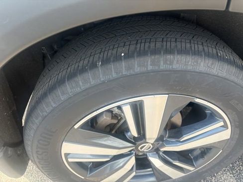 Used 2021 Nissan Rogue Platinum image 9