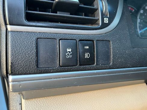 Used 2012 Toyota Camry LE FWD image 18