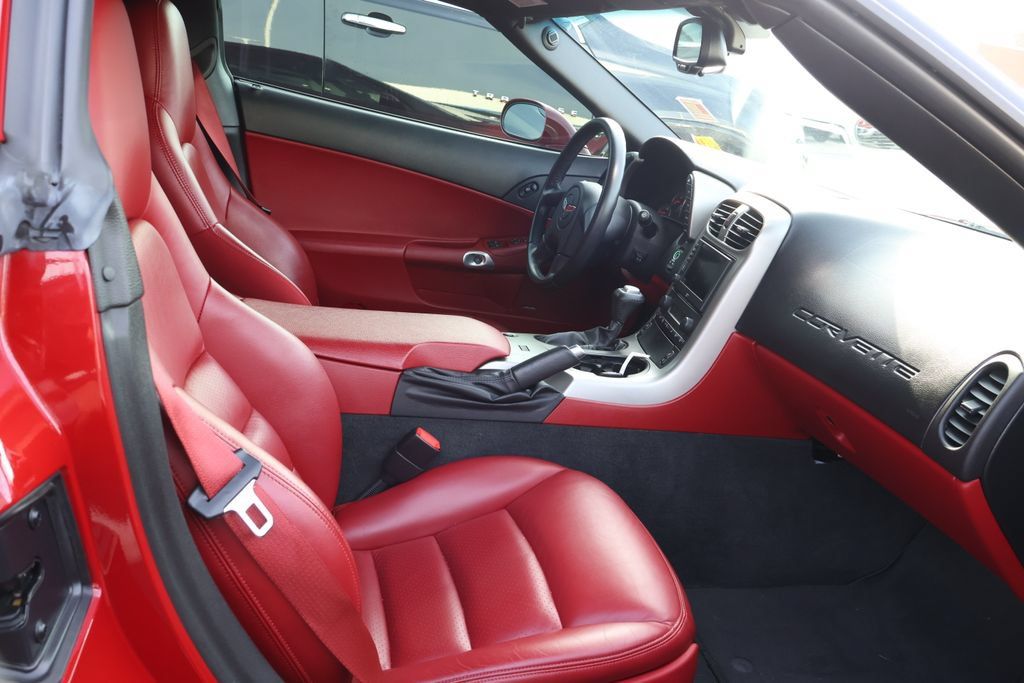 Used 2005 Chevrolet Corvette Coupe w/ Preferred Equipment Group RWD image 35