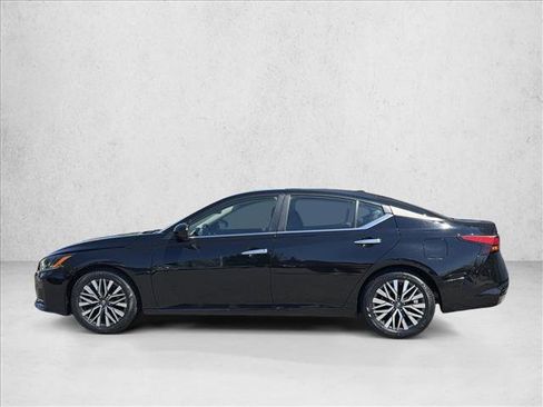 Used 2024 Nissan Altima 2.5 SV image 8