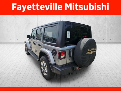 Used 2018 Jeep Wrangler Unlimited Sahara AWD/4WD image 9
