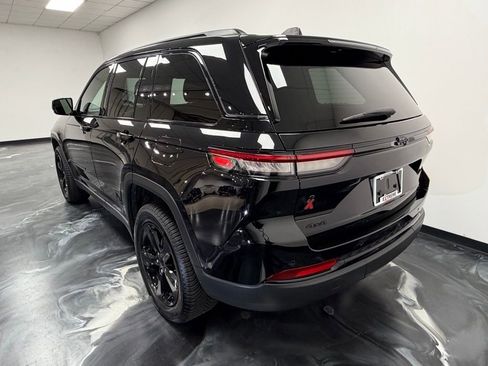 Used 2023 Jeep Grand Cherokee Altitude image 18