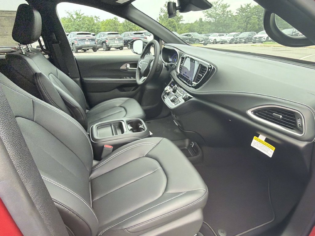 New 2027 Chrysler Pacifica Select AWD/4WD image 26