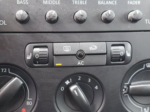 Used 2009 Volkswagen Jetta GLI FWD image 26