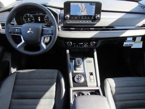 New 2025 Mitsubishi Outlander SE AWD/4WD image 10