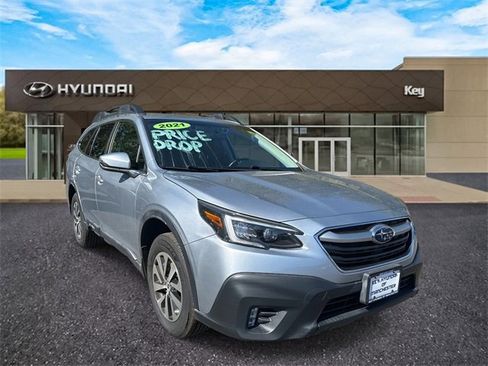 Used 2021 Subaru Outback Premium image 3
