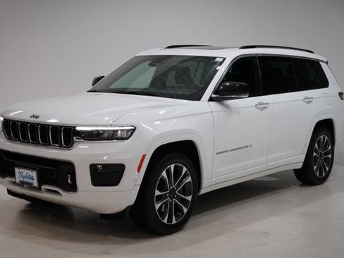 Used 2023 Jeep Grand Cherokee L Overland w/ Luxury Tech Group IV AWD/4WD image 3