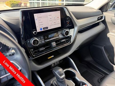 Used 2023 Toyota Highlander XLE AWD/4WD image 26