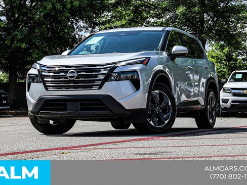 Used 2024 Nissan Rogue SV AWD/4WD image 2