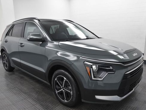 Used 2024 Kia Niro EX image 1