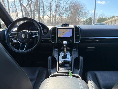 Used 2018 Porsche Cayenne AWD/4WD image 15