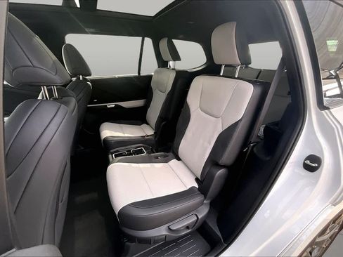 Used 2025 Lexus TX 500h AWD w/ Technology Package image 21