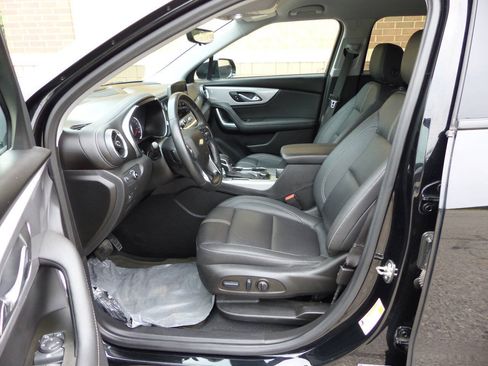 Used 2023 Chevrolet Blazer LT w/ Sound & Technology Package FWD image 22