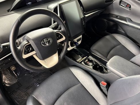 Used 2018 Toyota Prius Prime Premium w/ Preferred Accessory Package FWD image 9