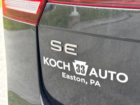 Used 2024 Volkswagen Tiguan SE w/ Panoramic Sunroof Package AWD/4WD image 19