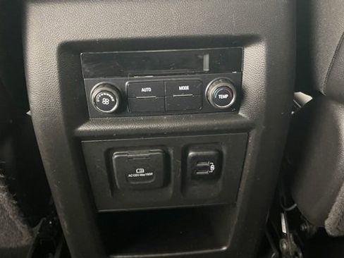 Used 2018 Chevrolet Traverse LT image 44