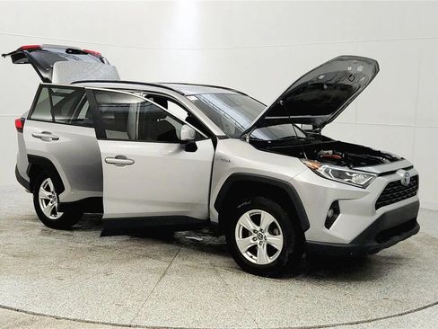 Used 2020 Toyota RAV4 XLE image 9