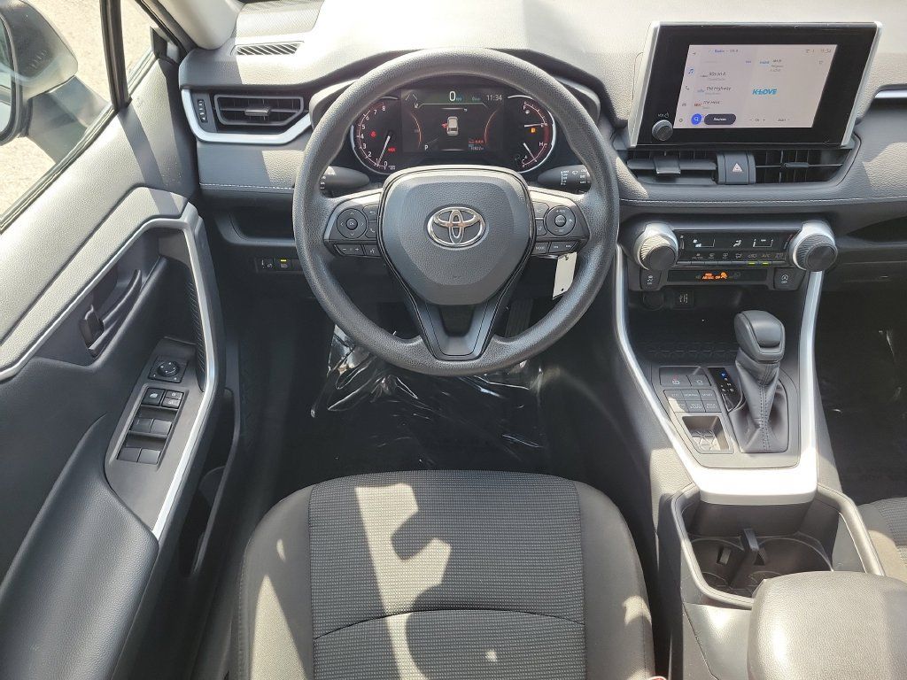 Used 2025 Toyota RAV4 LE AWD/4WD image 10