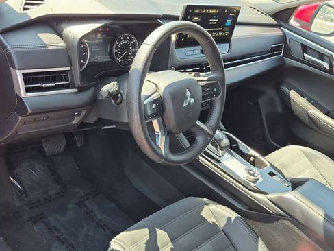 Used 2025 Mitsubishi Outlander SE AWD/4WD image 15
