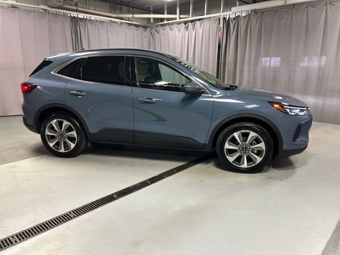 Used 2025 Ford Escape Platinum image 8